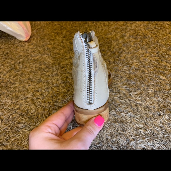 sandals - Picture 3 of 3